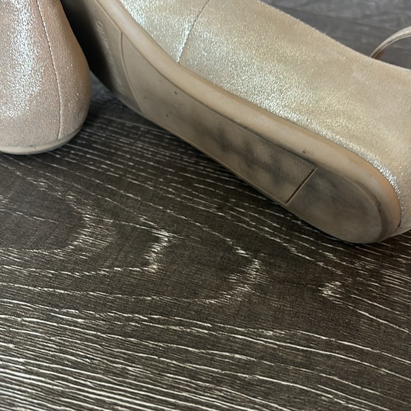 Franco Sarto Leather Shimmery golden ballet flats with ankle strap size: 7.5 - Picture 5 of 7